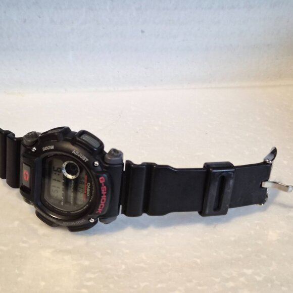 G Shock Digital Black and red - Picture 7 of 9